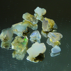 50917-2 北海道産出 (@_@) ☆彡 ☆天然☆ 蛍光オパール原石 天然石 GEO