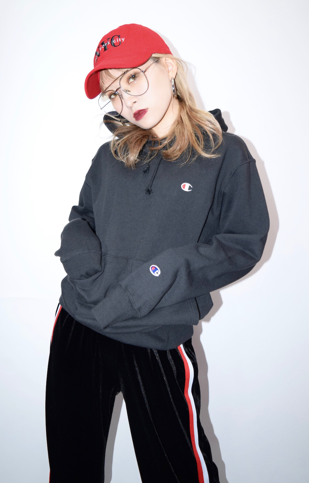 "Champion" 1P Logo Hoodie(BLACK)　パーカー　黒　カジュアル　ストリート