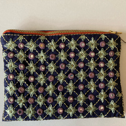 アフガニスタン女性が作った刺繍ポーチ ＜手作り＆フェアトレード＞ by Nadia〈国内配送無料〉 1枚目の画像