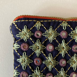 アフガニスタン女性が作った刺繍ポーチ ＜手作り＆フェアトレード＞ by Nadia〈国内配送無料〉 3枚目の画像