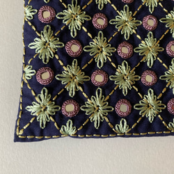 アフガニスタン女性が作った刺繍ポーチ ＜手作り＆フェアトレード＞ by Nadia〈国内配送無料〉 5枚目の画像