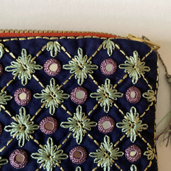 アフガニスタン女性が作った刺繍ポーチ ＜手作り＆フェアトレード＞ by Nadia〈国内配送無料〉 4枚目の画像