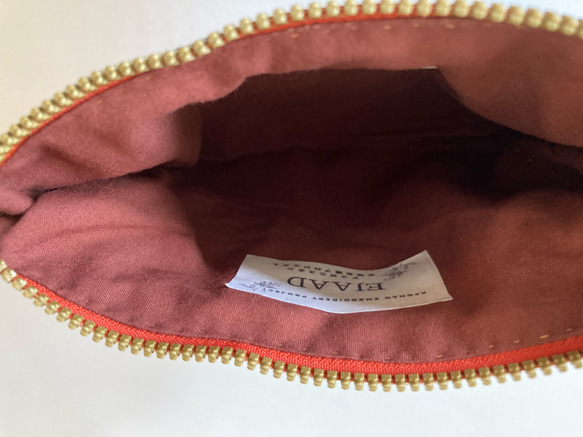 アフガニスタン女性が作った刺繍ポーチ ＜手作り＆フェアトレード＞ by Nadia〈国内配送無料〉 8枚目の画像