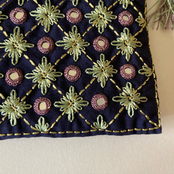 アフガニスタン女性が作った刺繍ポーチ ＜手作り＆フェアトレード＞ by Nadia〈国内配送無料〉 6枚目の画像