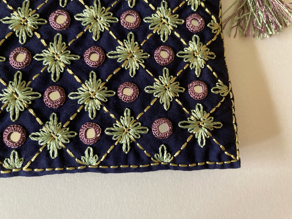 アフガニスタン女性が作った刺繍ポーチ ＜手作り＆フェアトレード＞ by Nadia〈国内配送無料〉 6枚目の画像