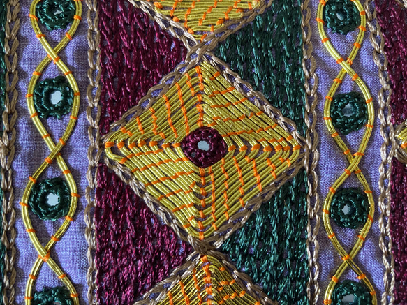 アフガニスタン女性が作った刺繍ポーチ ＜手作り＆フェアトレード＞ by Anisa〈国内配送無料〉 10枚目の画像