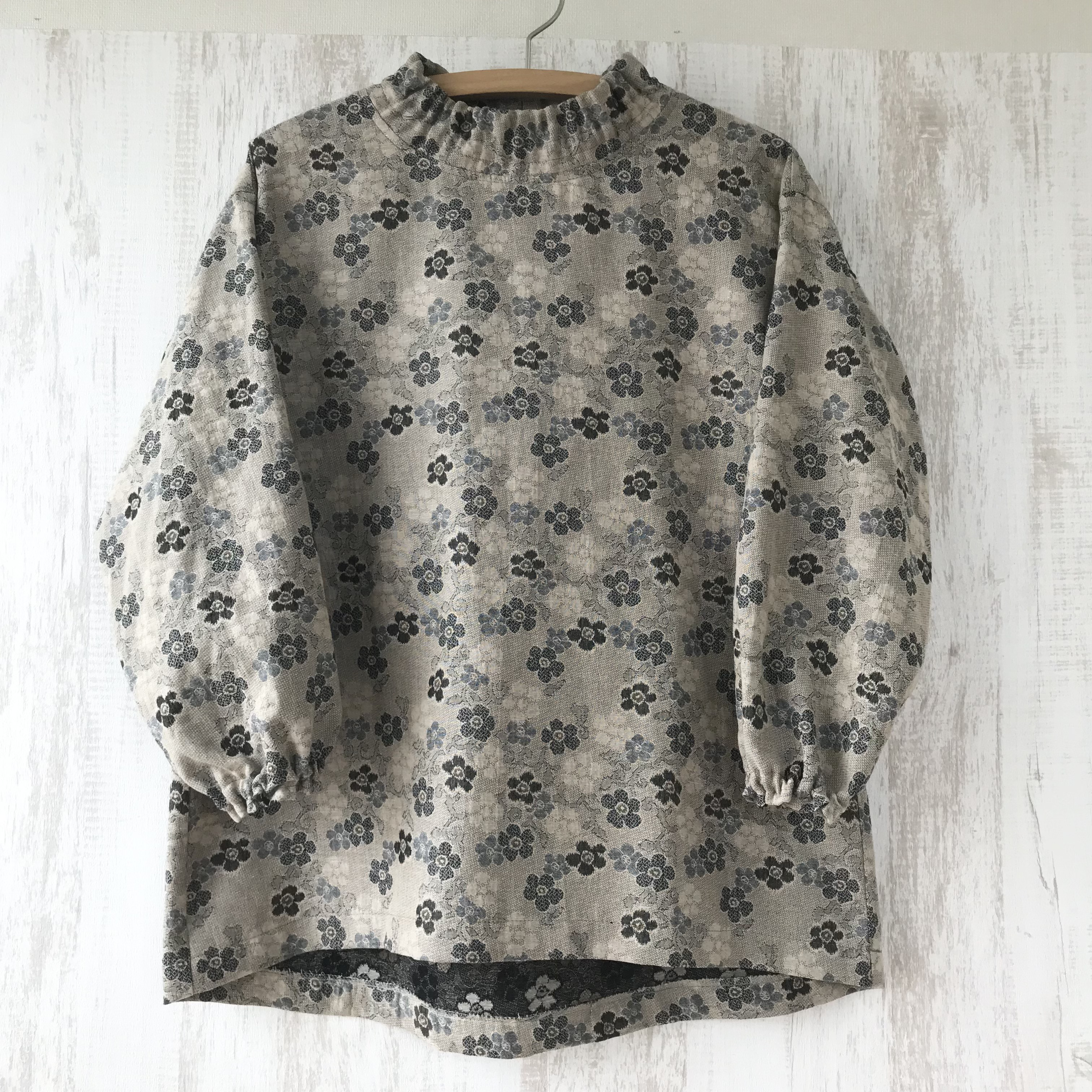 柔らか　二重織ジャガード地　ゆったり　ブラウス