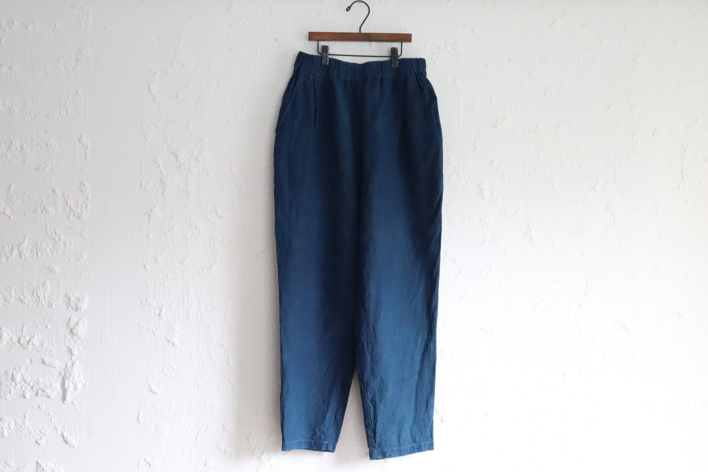 テーパードリネンパンツ　淡