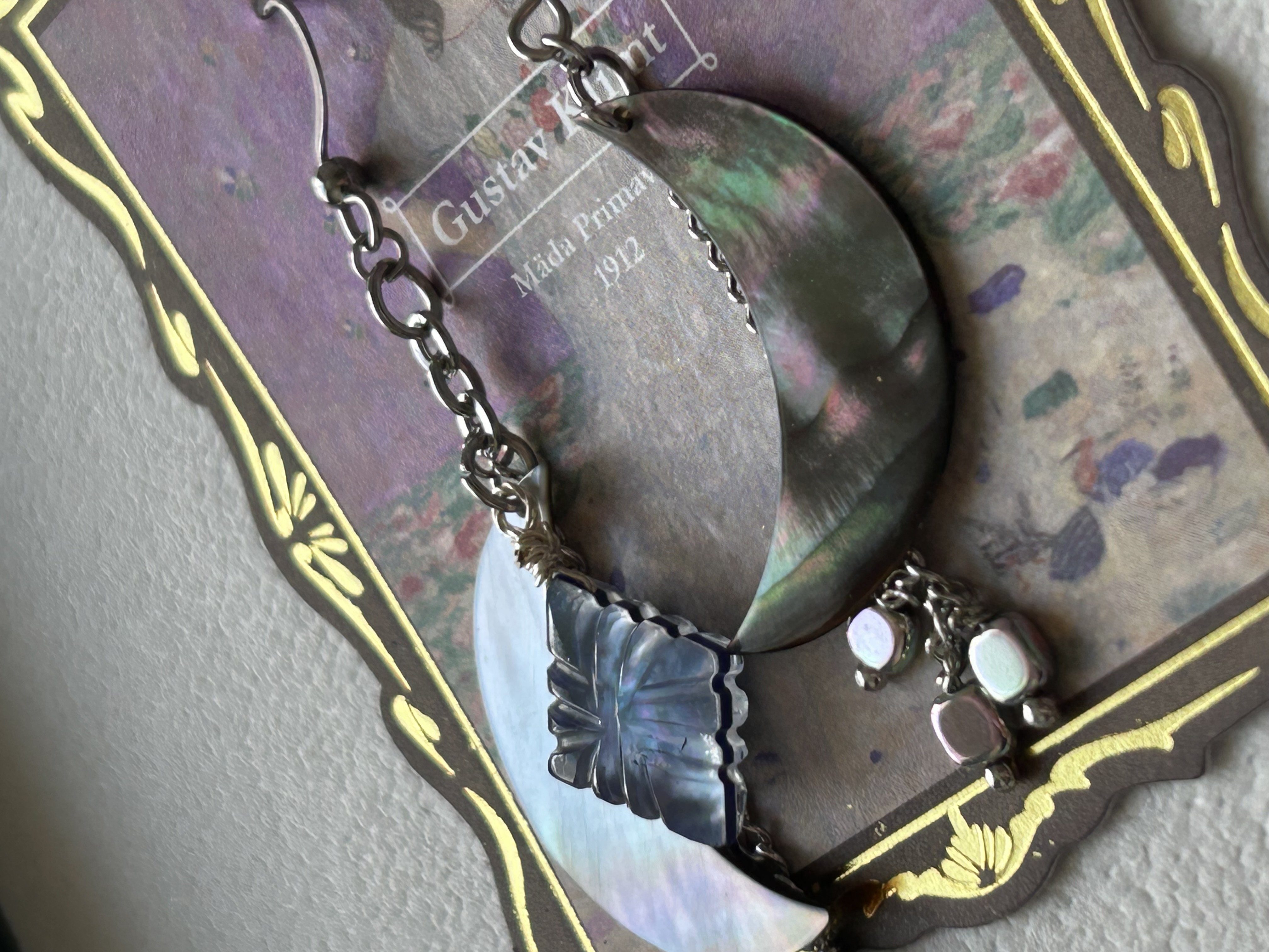 天然石ラピスラズリ✖️ホワイトクリスタル/黒蝶貝/月デザインピアス/金具交換可能