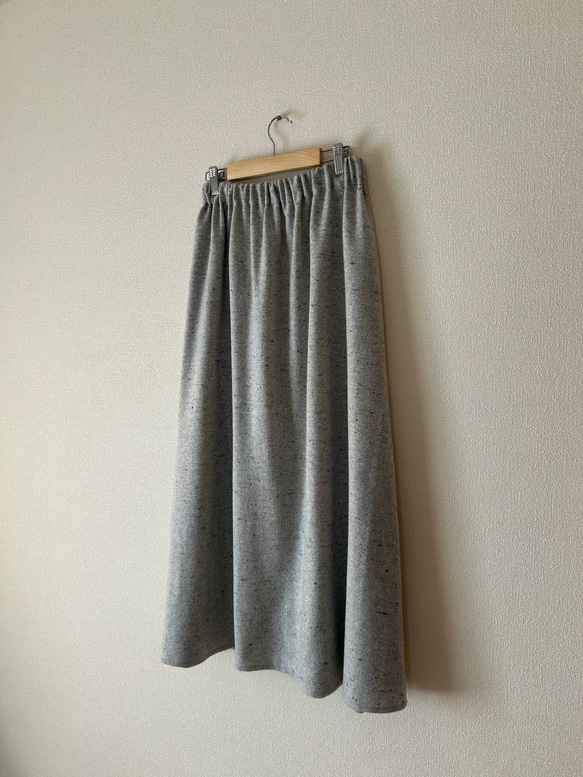 異素材ミックスのスカート　ライトグレー 2枚目の画像