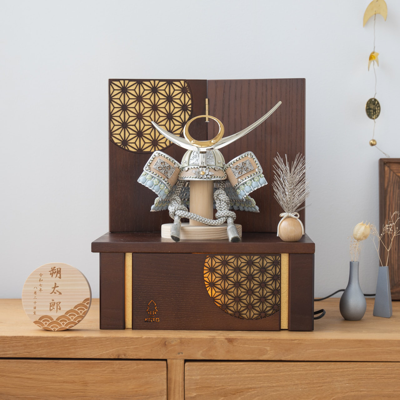 ことのオリジナル兜（5UE-0391）（上杉謙信）灯収納｜円麻の葉B｜コンパクトな五月人形｜節句兜