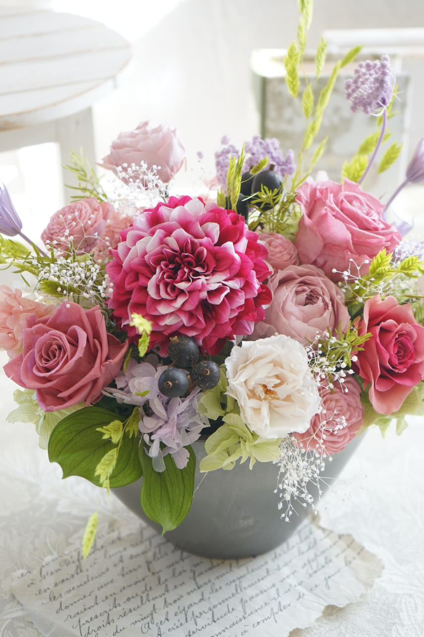 ピンクダリアのアレンジ　～プリザーブドフラワーアレンジメント～　開店祝い　退職祝い女性