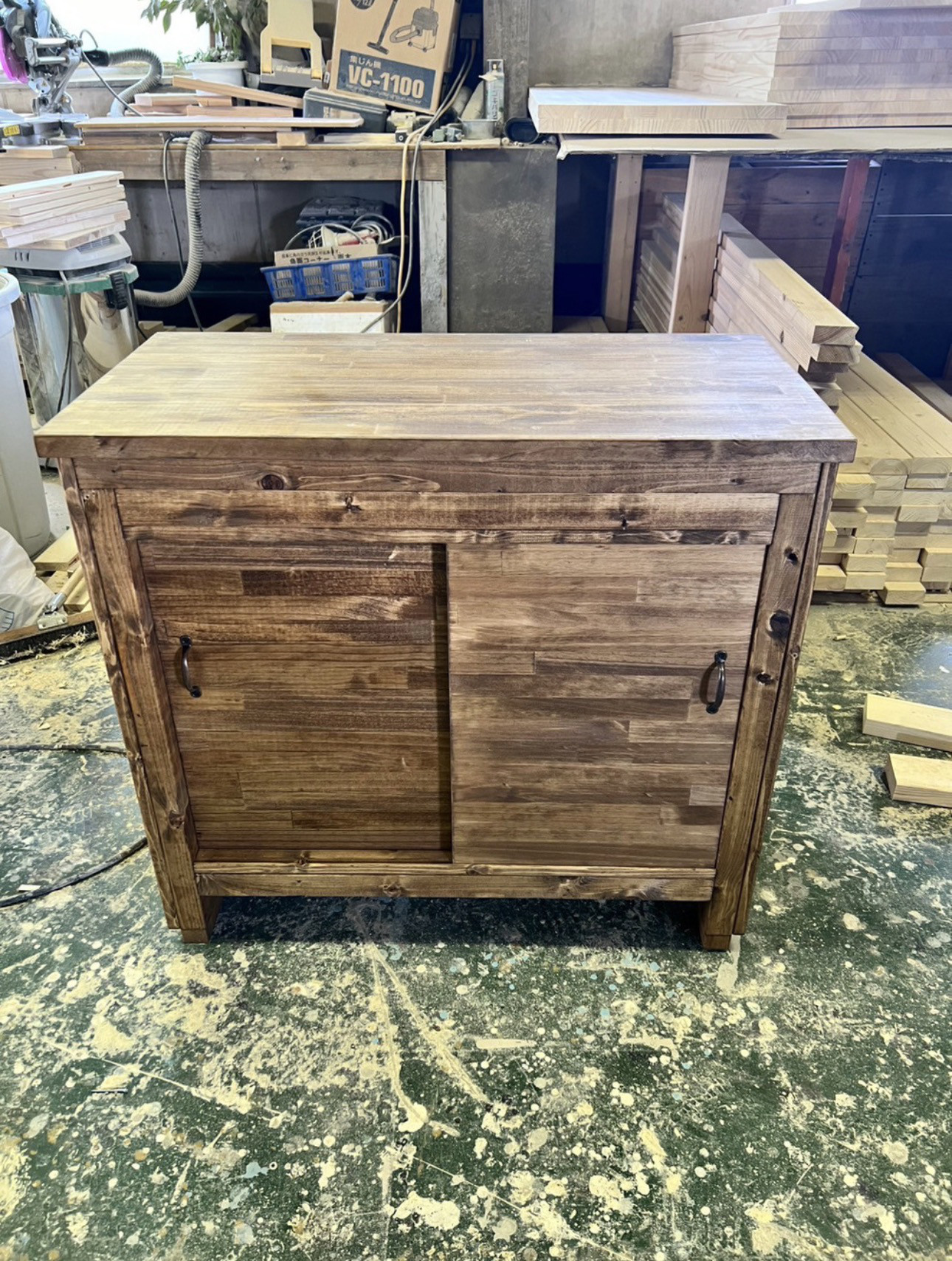 サイドボード　テーブル