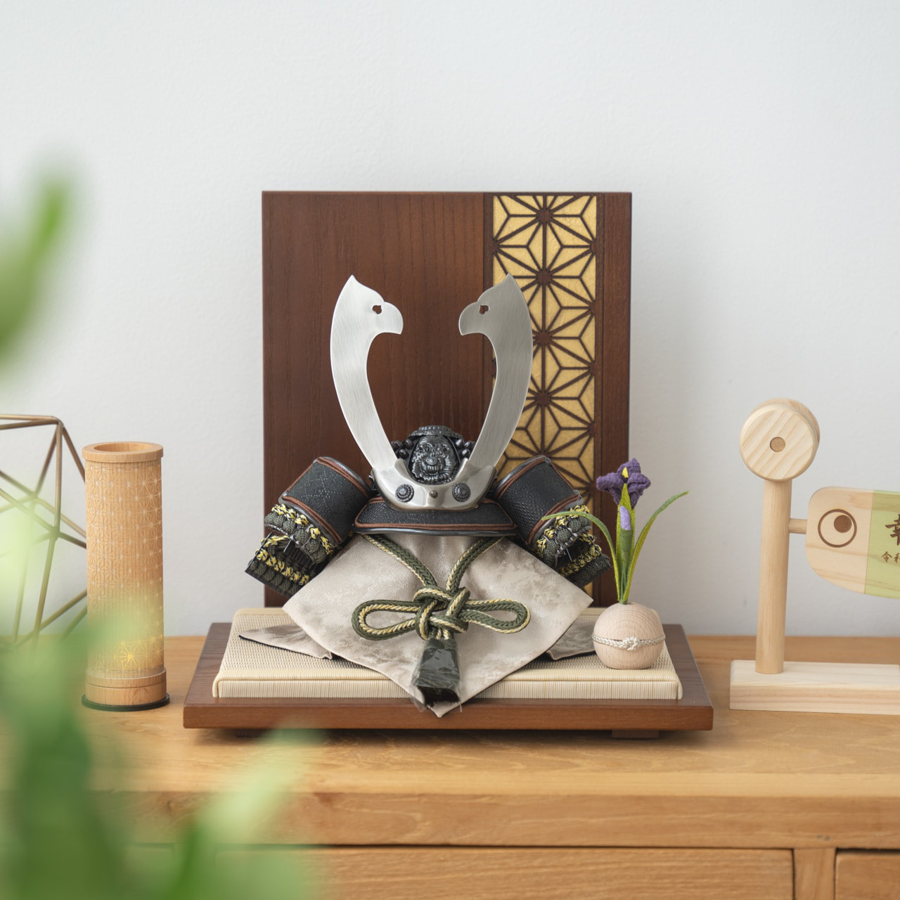 ことの兜（5TOM-0711）（とも）衝立｜麻の葉｜B金｜コンパクトな五月人形｜節句兜｜コンパクト｜おしゃれ｜インテリア