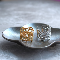 秋の新作【金属アレルギー対応・フリーサイズ】クラウン小枝　サージカルカルステンレスリング(指輪・イヤーカフ） 2枚目の画像