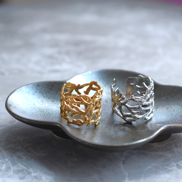 秋の新作【金属アレルギー対応・フリーサイズ】クラウン小枝　サージカルカルステンレスリング(指輪・イヤーカフ） 2枚目の画像