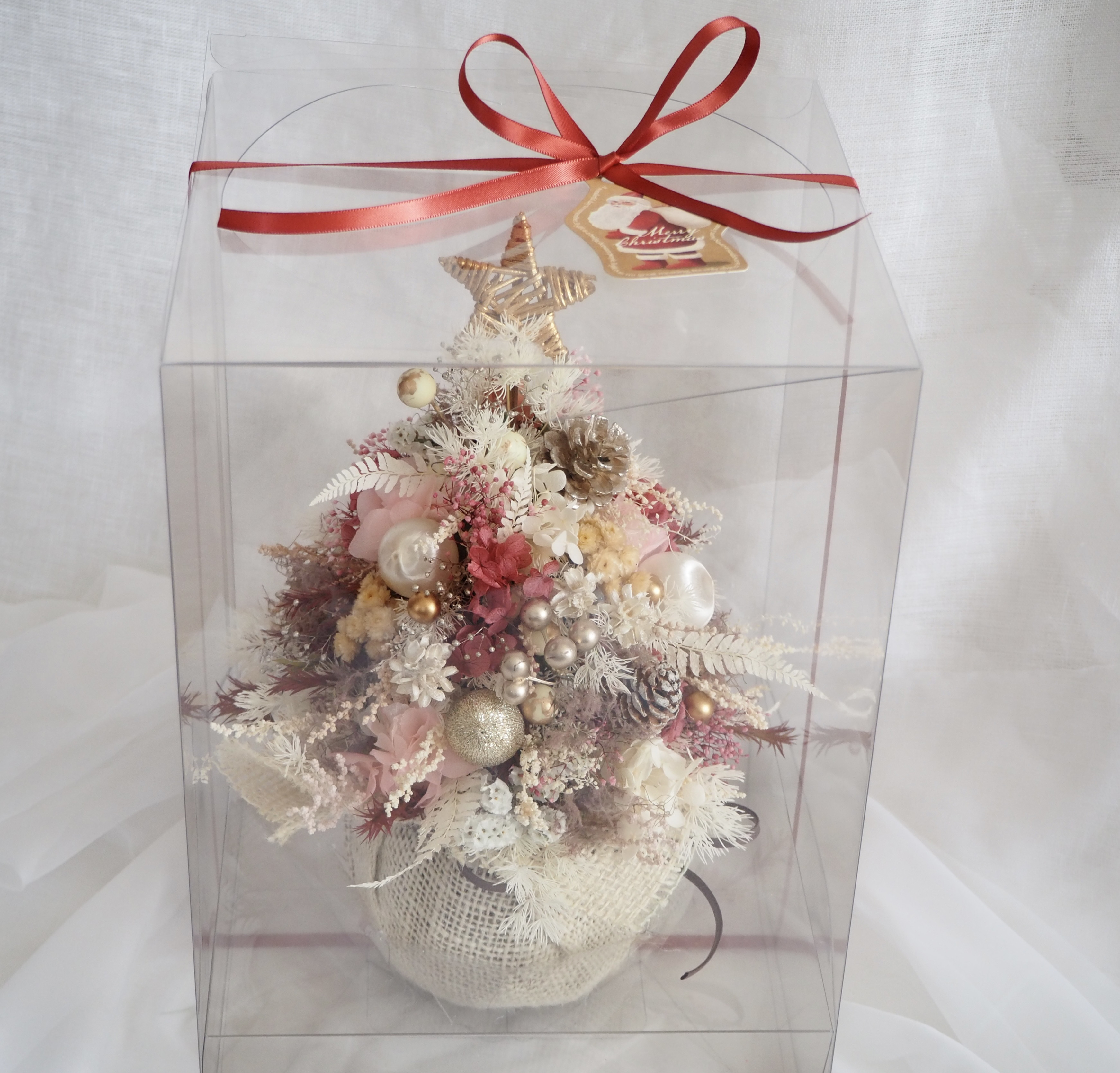 やわらかピンクのクリスマスツリーアレンジ christmas tree