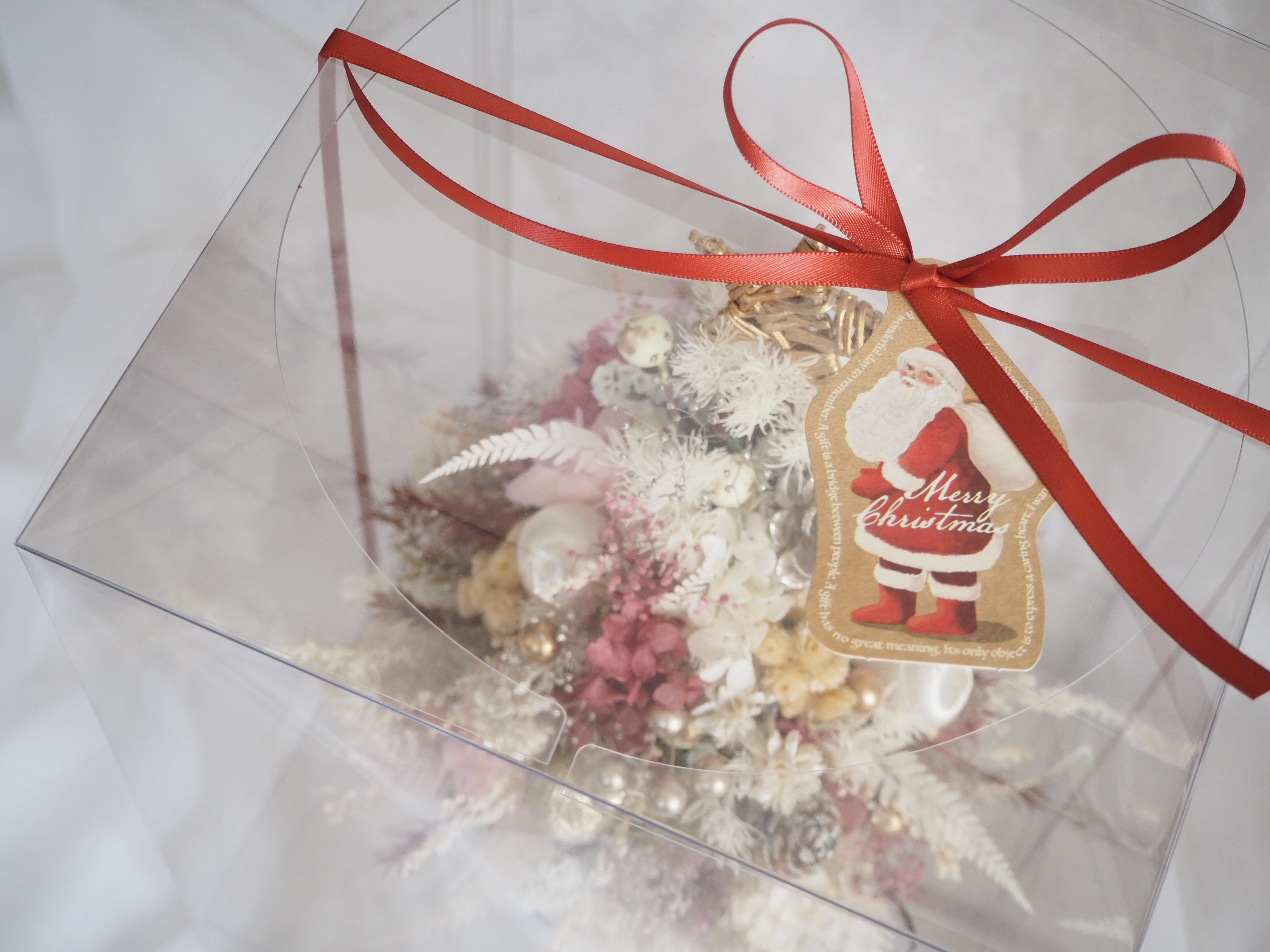 やわらかピンクのクリスマスツリーアレンジ christmas tree