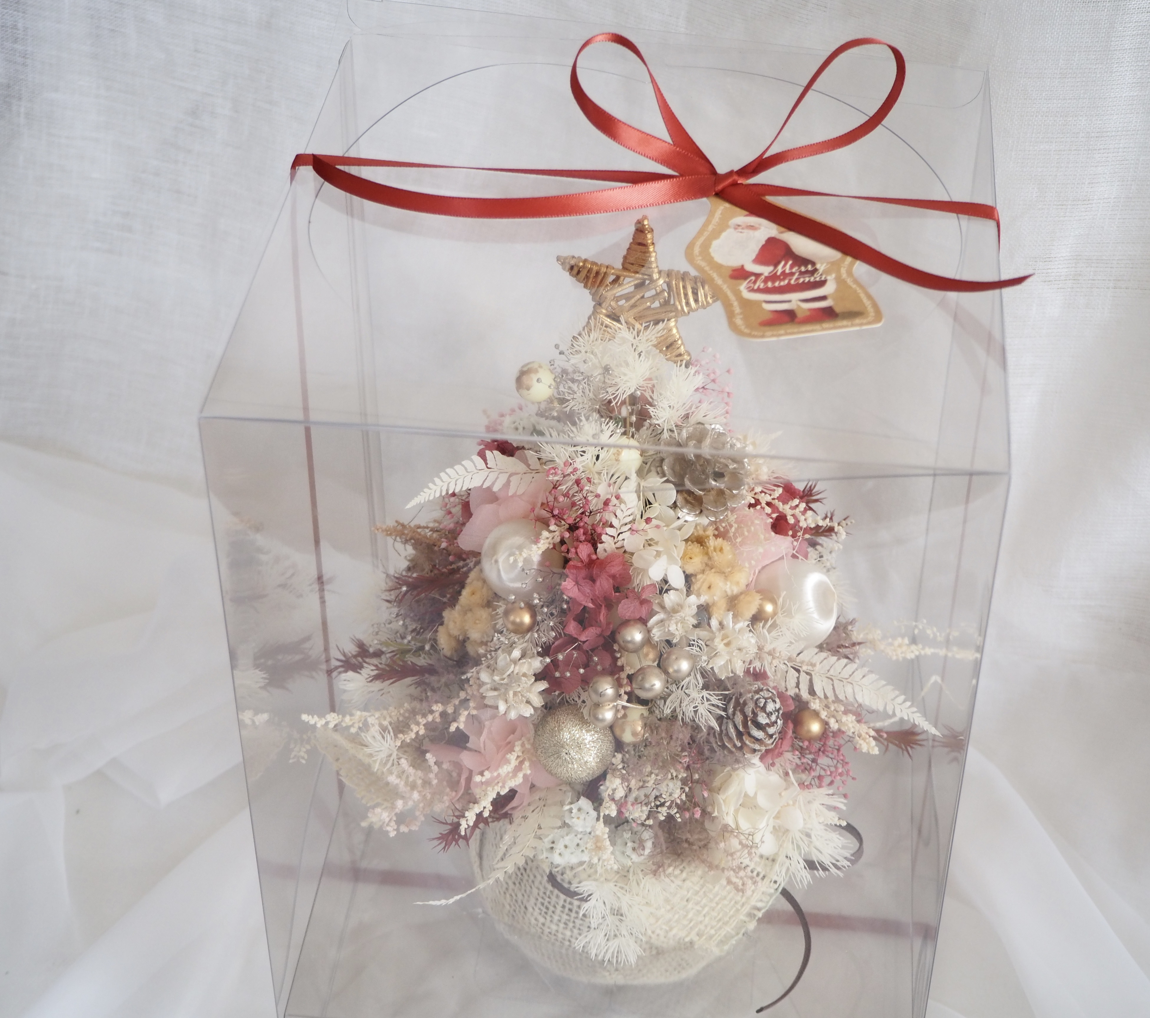 やわらかピンクのクリスマスツリーアレンジ christmas tree