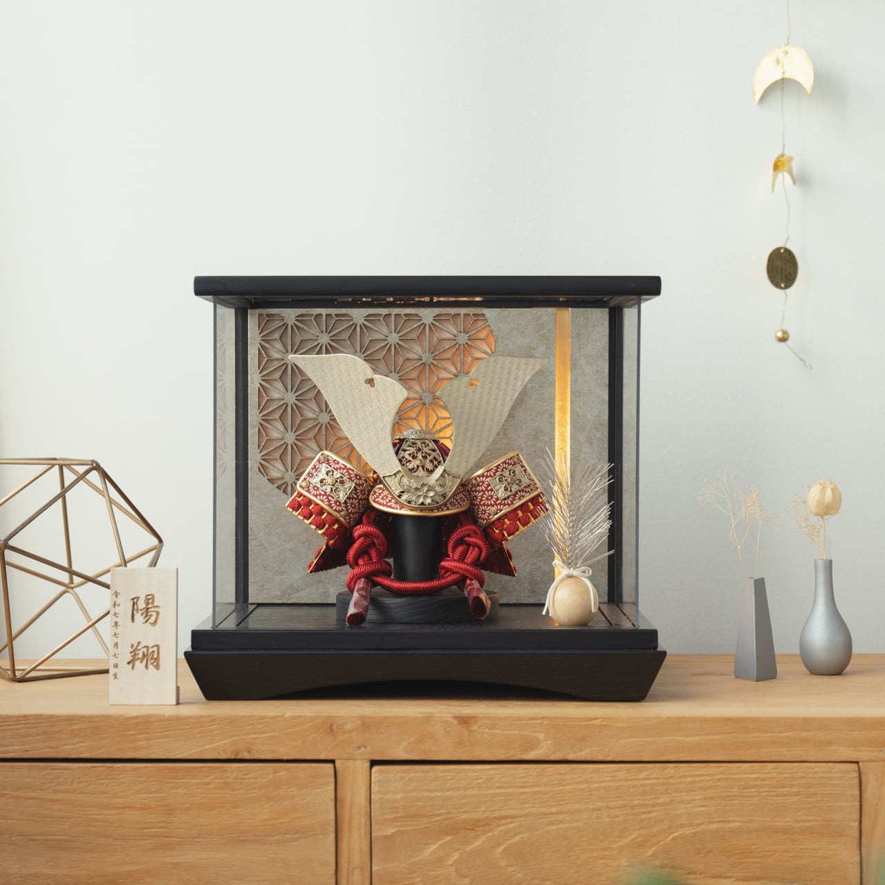 ことの兜（5TU-0294）（つばき）灯円ケース｜コンパクトな五月人形｜節句兜｜コンパクト｜おしゃれ｜インテリア