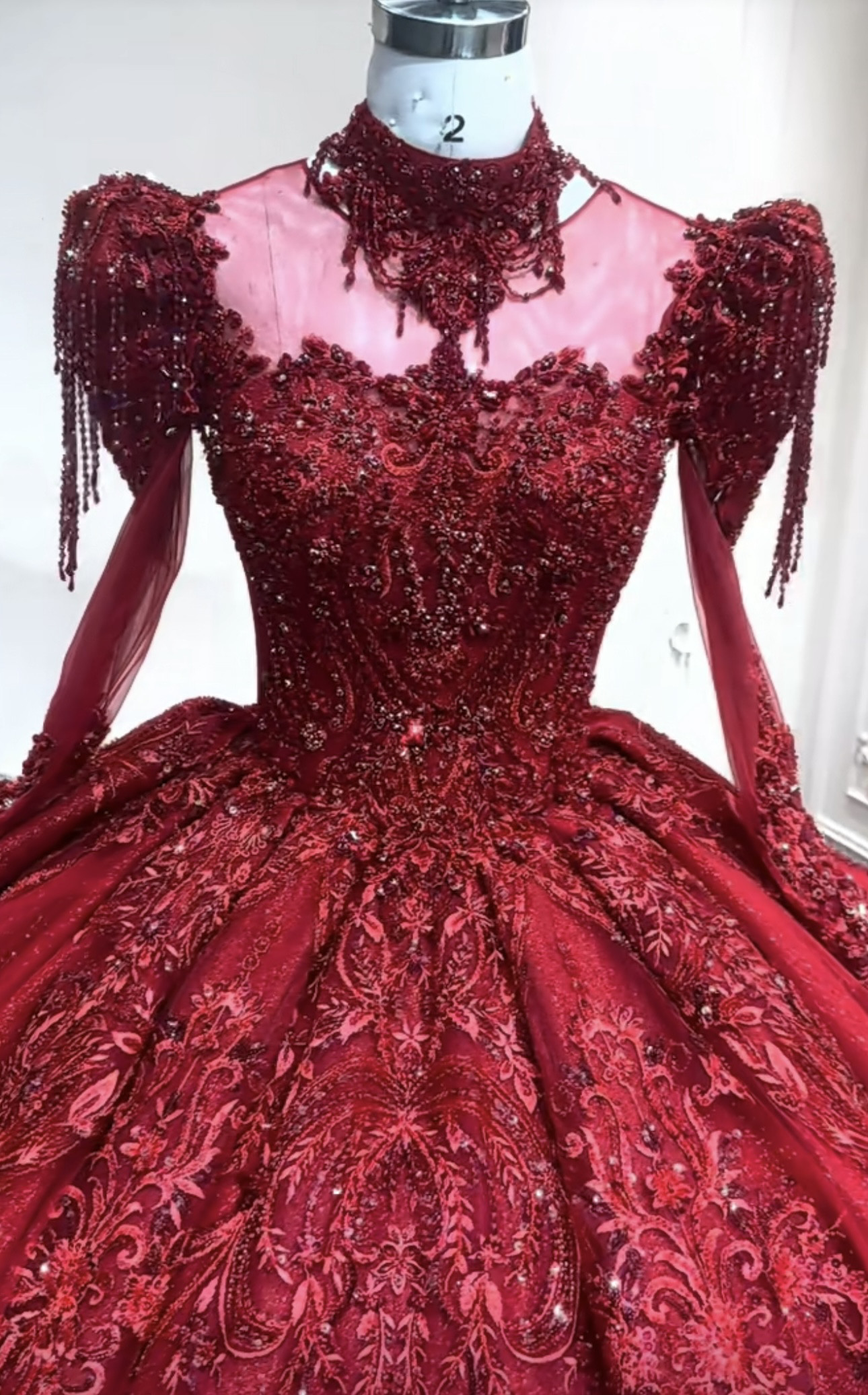 輝く光彩を放つ　イリュージョンネック　なが袖　本命ドレス制作　成人式パーティードレス　赤レッド　チュール　海外挙式結婚式