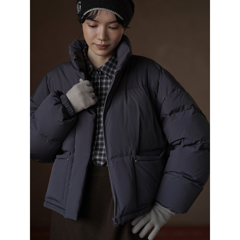 ライトワークテイストが息づく、ベーシックなショートダウンジャケット。#841