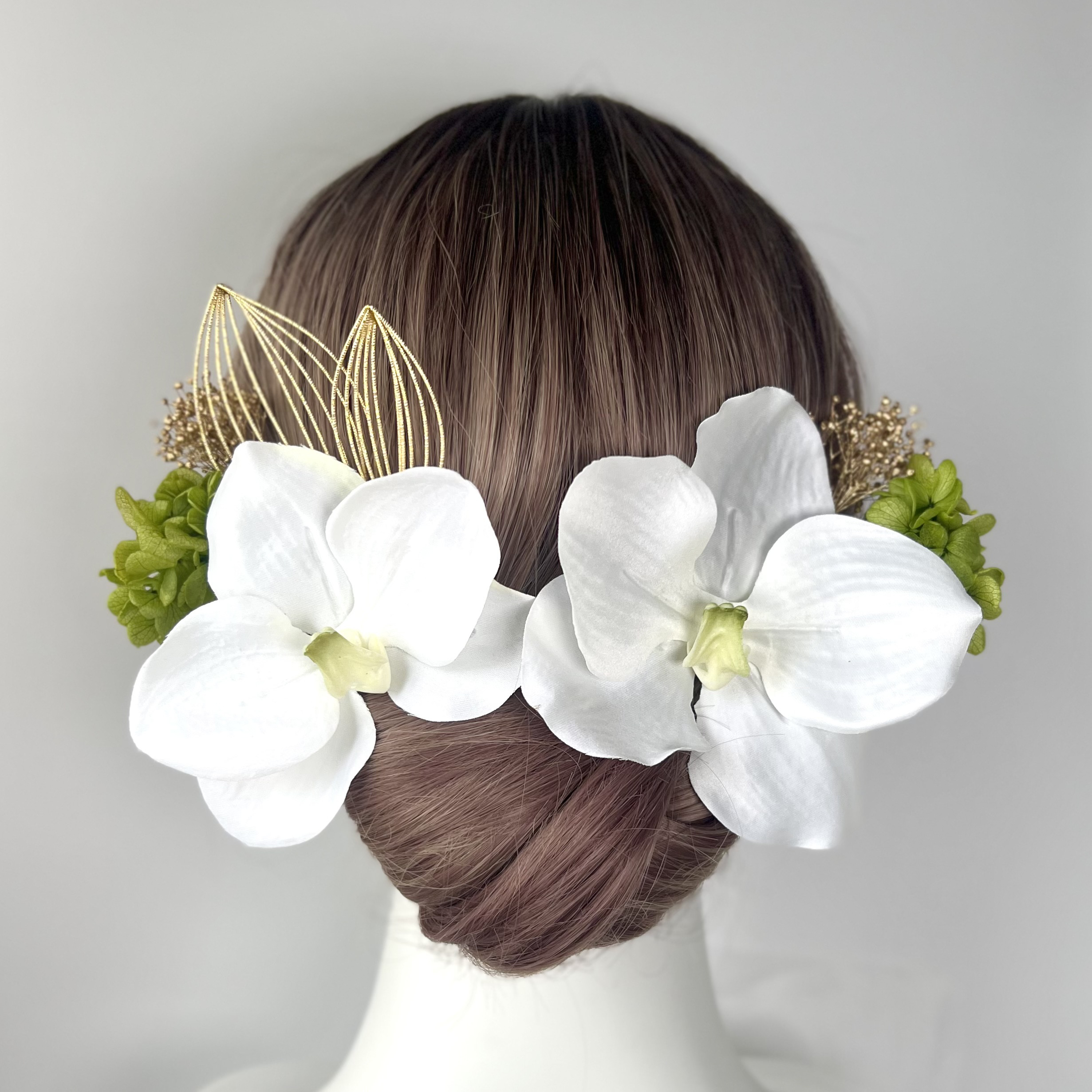 成人式 結婚式 白胡蝶蘭とグリーンあじさいの髪飾り　和装・振袖・白無垢・卒業式　髪かざり　緑色　ヘアアクセサリー