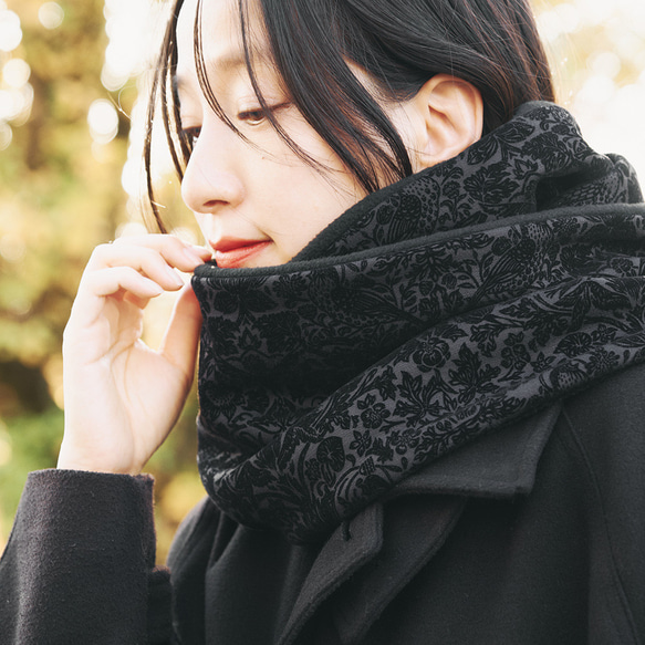 珍しい！ウィリアムモリスフロッキー加工の「いちご泥棒」メルトン フリース リバーシブル スヌード:グレーブラック 14枚目の画像