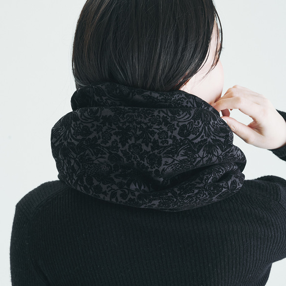 珍しい！ウィリアムモリスフロッキー加工の「いちご泥棒」メルトン フリース リバーシブル スヌード:グレーブラック 8枚目の画像