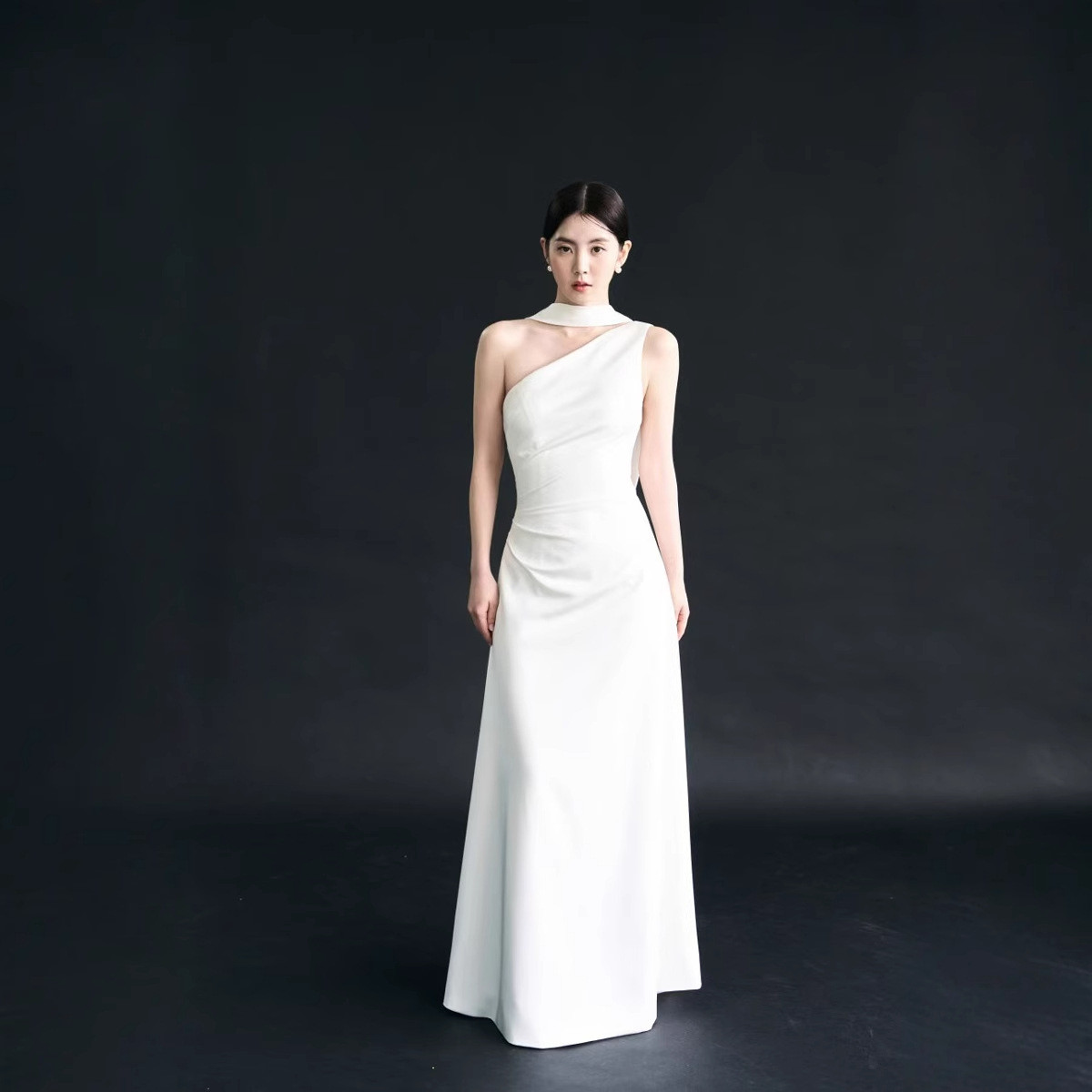 ノースリーブ 白黒 ウェディングドレス シンプル おしゃれ 韓国風 花嫁 パーティー 演奏会 二次会 前撮り HL316