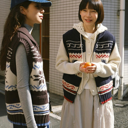 2色 レイヤードに着回し抜群！ウール100%北欧風編みベスト ポケット付き【秋冬春】ネイビー系・ブラウン系 11枚目の画像