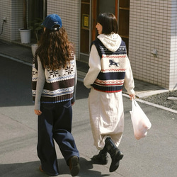 2色 レイヤードに着回し抜群！ウール100%北欧風編みベスト ポケット付き【秋冬春】ネイビー系・ブラウン系 3枚目の画像