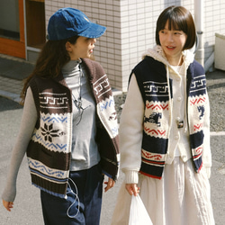 2色 レイヤードに着回し抜群！ウール100%北欧風編みベスト ポケット付き【秋冬春】ネイビー系・ブラウン系 2枚目の画像