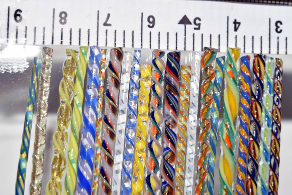 モレッティの細密ガラスレース棒、ツイスト棒、ガラス棒、13141-500 トンボ玉、万華鏡、、アクセサリーや小もの作り 2枚目の画像