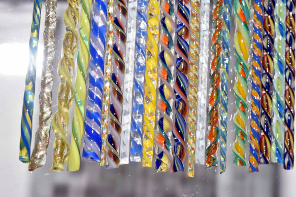 モレッティの細密ガラスレース棒、ツイスト棒、ガラス棒、13141-500 トンボ玉、万華鏡、、アクセサリーや小もの作り 1枚目の画像