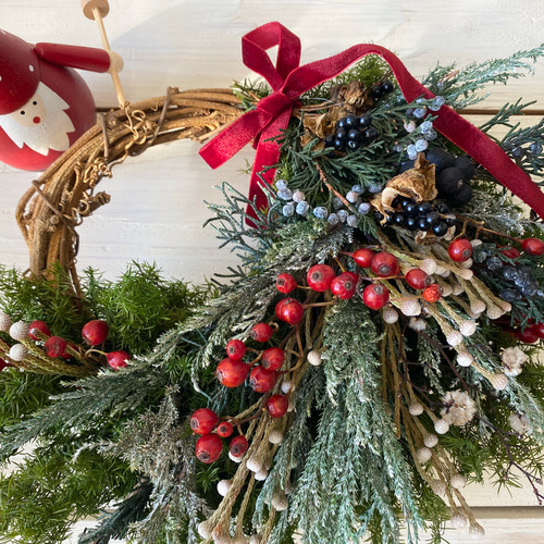 プリザーブドフラワー︎︎針葉樹⟡流れるベリーたちのクリスマスリース