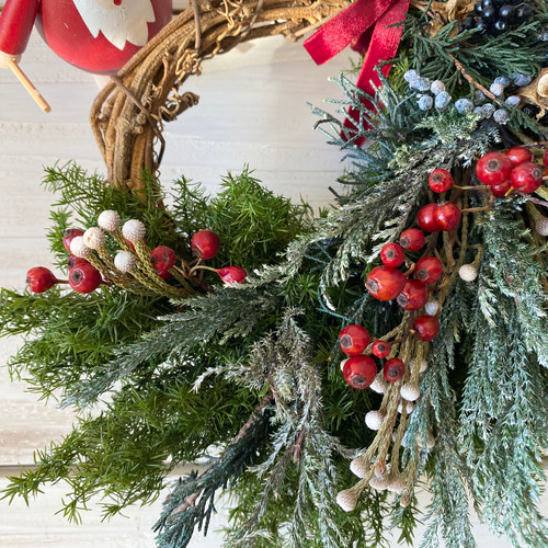 プリザーブドフラワー︎︎針葉樹⟡流れるベリーたちのクリスマスリース