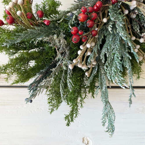 プリザーブドフラワー︎︎針葉樹⟡流れるベリーたちのクリスマスリース