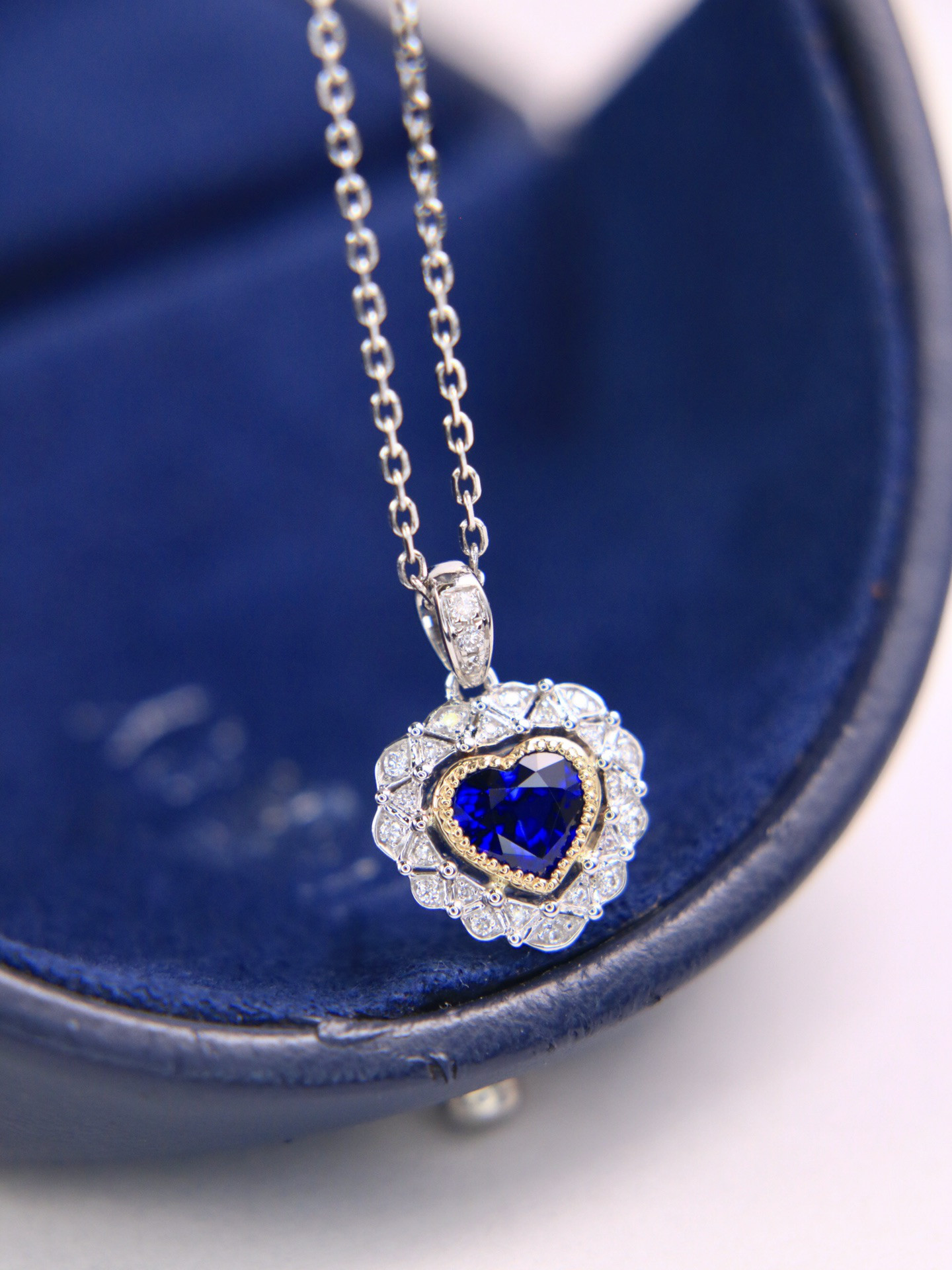 ハート形　サファイアペンダントk18　2103