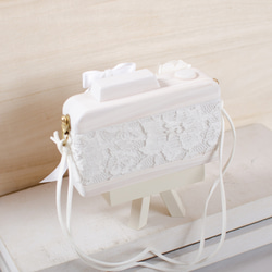 冬限定2025　結婚祝いに贈る 名入れフォトフレーム｜木製カメラ型×レース＆リボン×三脚付き《写真セット可》 4枚目の画像