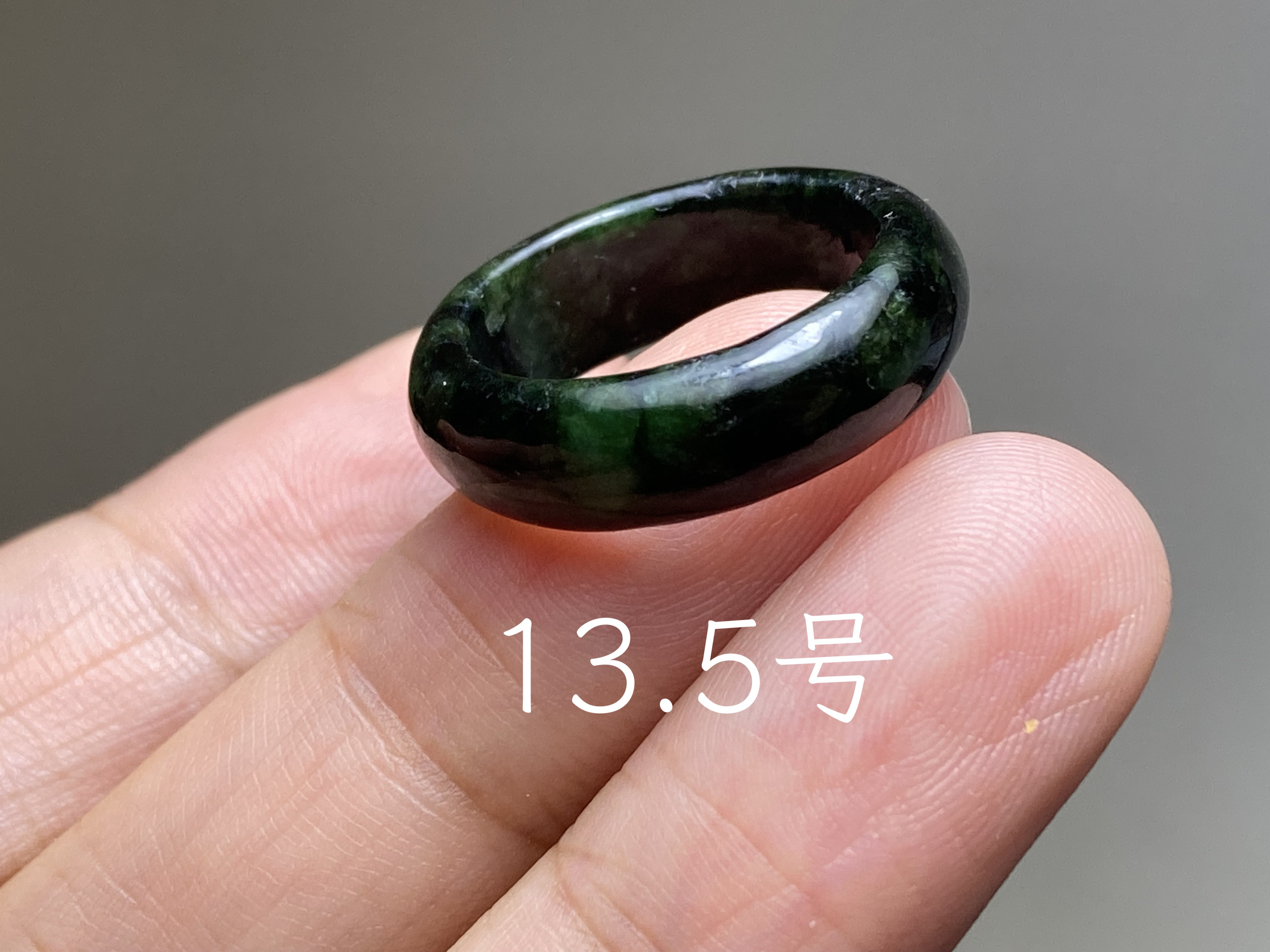 L14-215 一点物 黒緑 13.5号 ミャンマー産天然 A貨 本翡翠 くりぬき リング