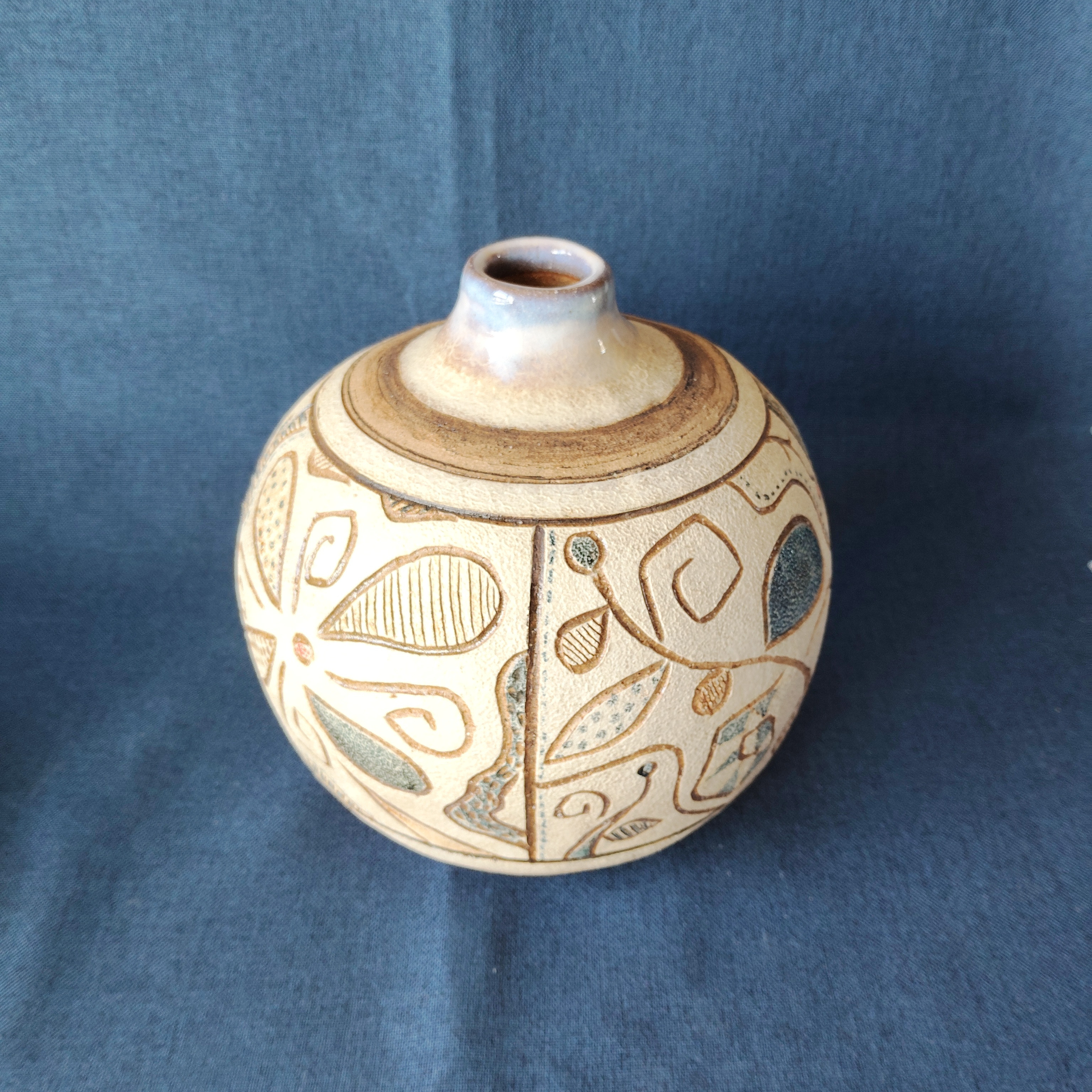 青線描模様花瓶