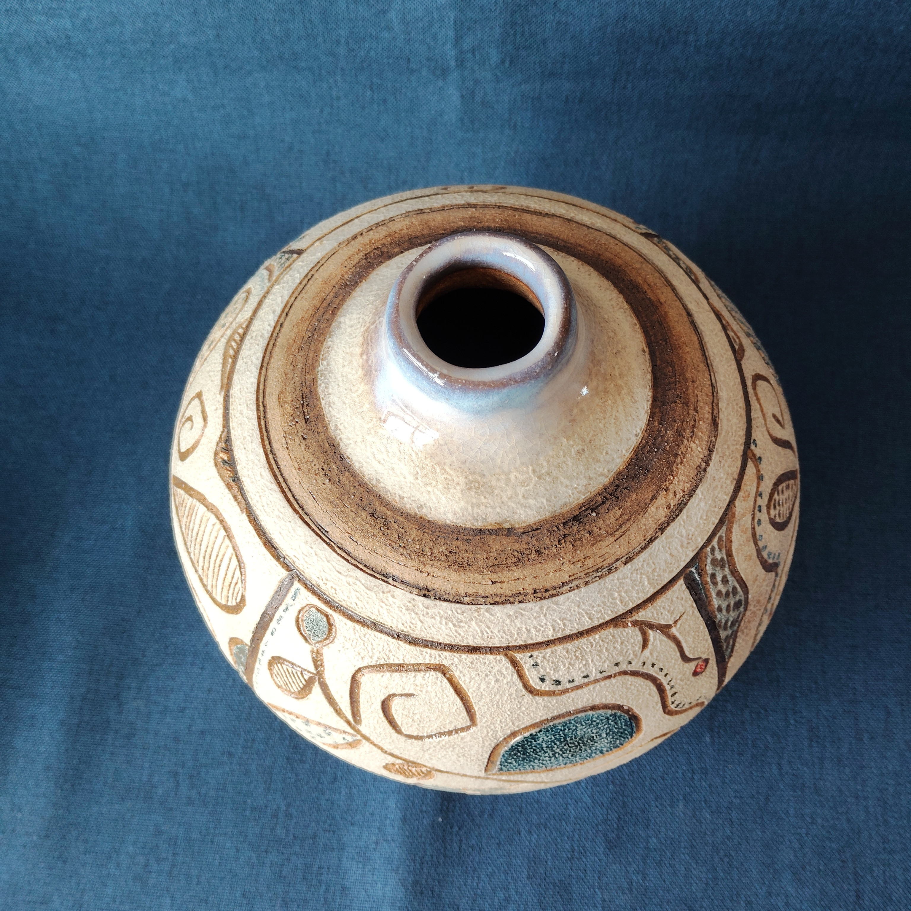 青線描模様花瓶