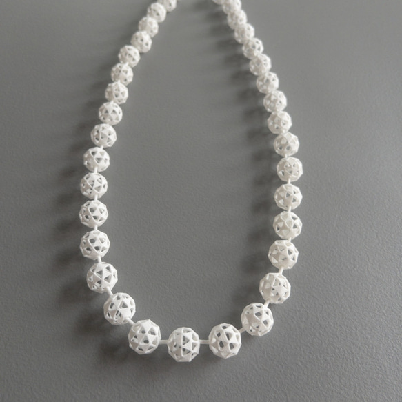 モレキュール　ネックレス　白 2枚目の画像