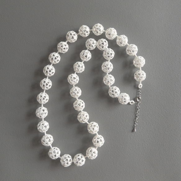 モレキュール　ネックレス　白 3枚目の画像