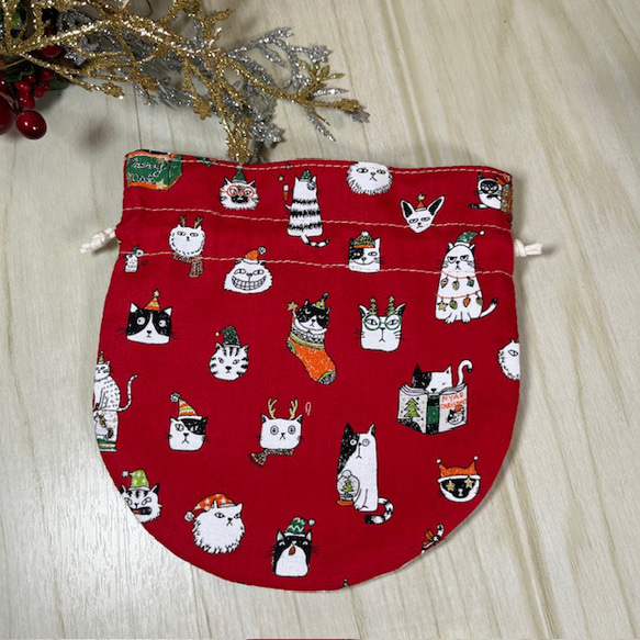 ニャンコたちのクリスマス小丸巾着　裏付き　レッド＆ホワイト　送料込み 4枚目の画像