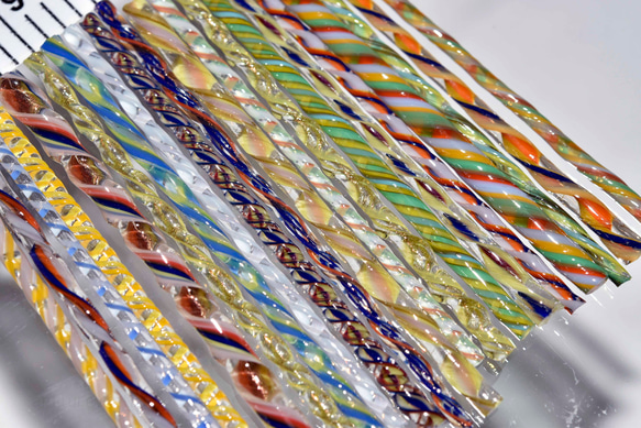 モレッティの細密ガラスレース棒、ツイスト棒、ガラス棒、13164-500 トンボ玉、万華鏡、、アクセサリ 1枚目の画像