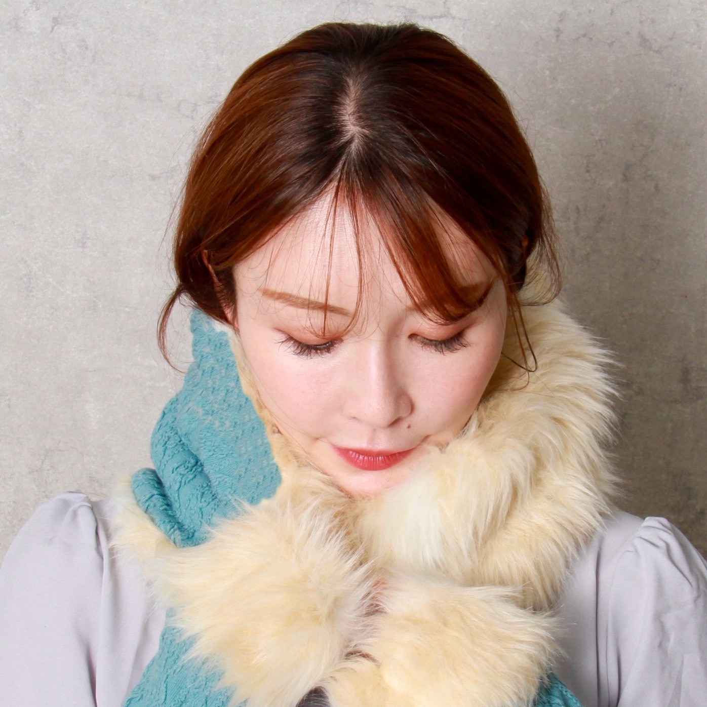 アラン織りジャガードニットとグラデーションロングファーのねじりスヌード【アンティークブルー】クリスマスギフトにも