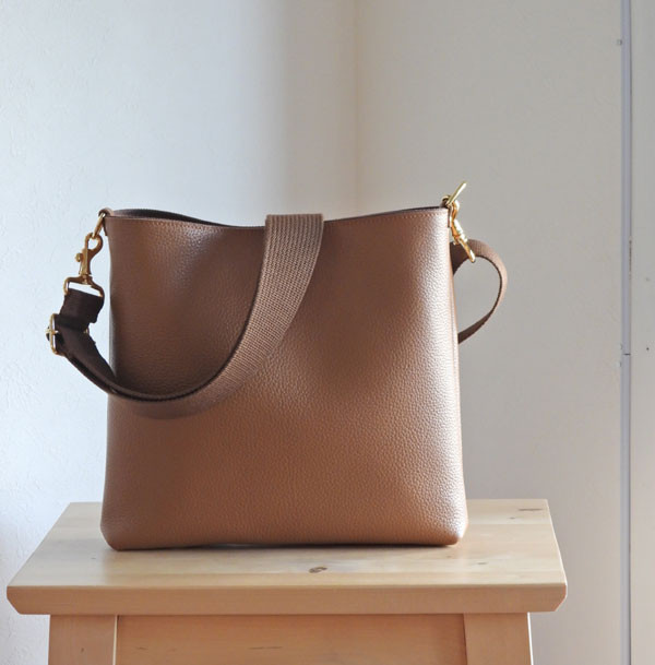 スクエアショルダー　キャメル