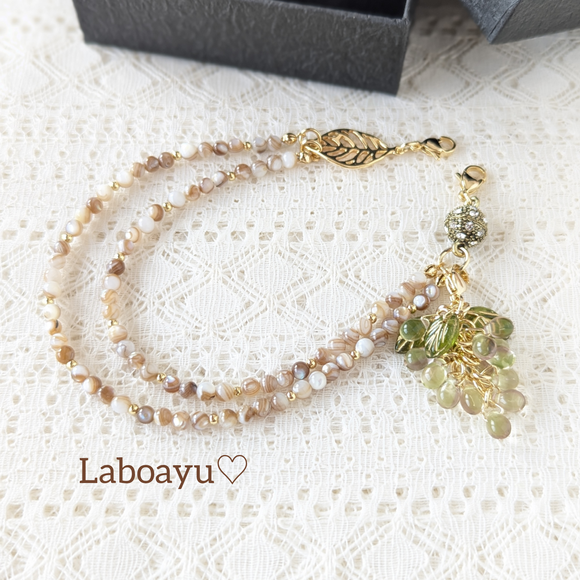 天然石2連羽織紐〈マザーオブパール〉＆木の実・淡い葡萄 パーソナライズボックス付き